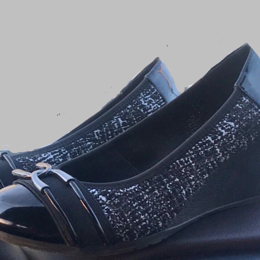 Closed Toe Dress Shoes With Patent leather Detail